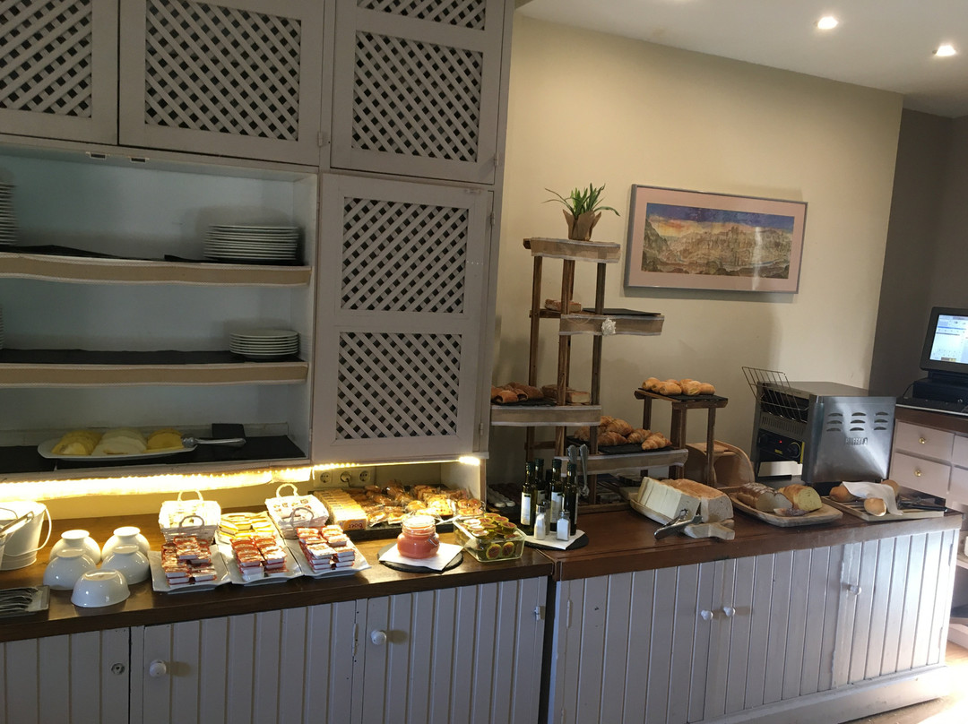 莱昂诺尔德阿基塔尼亚酒店主图