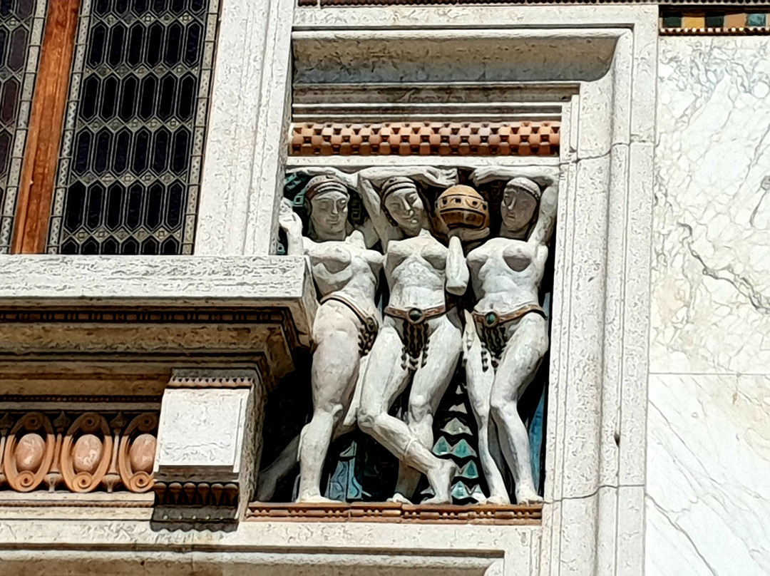Piazza Lorenzo Berzieri-萨尔索马焦雷泰尔梅必去景点