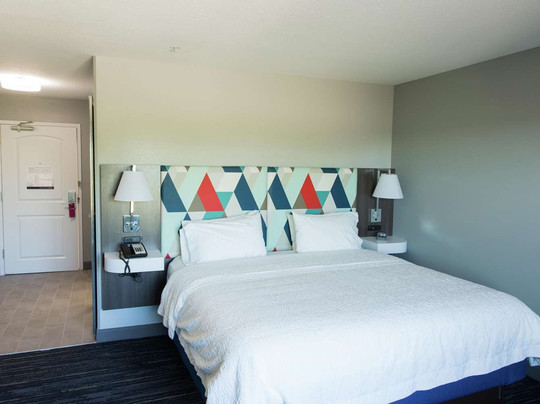 安肯尼希尔顿恒庭旅馆&套房酒店主图