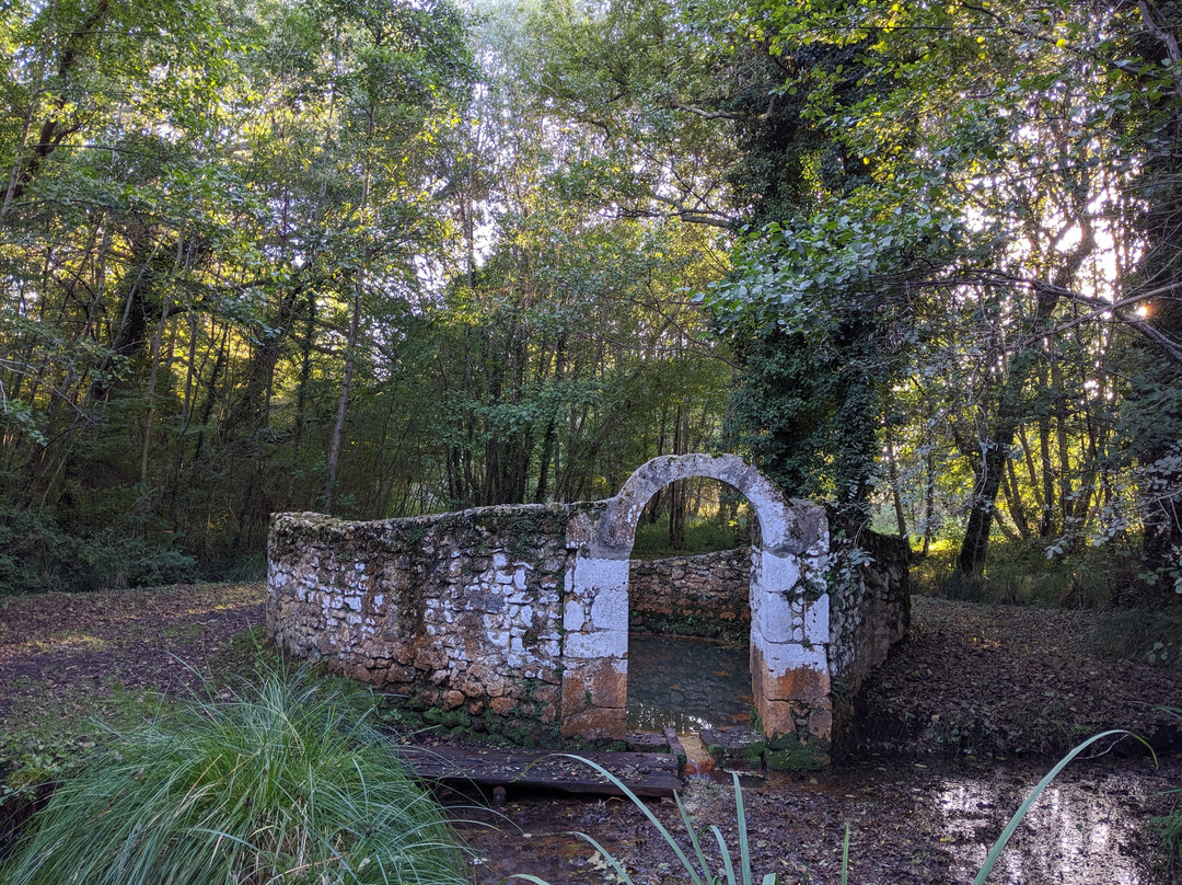 Fontaine de Bernos-Saint-Laurent-Medoc必去景点