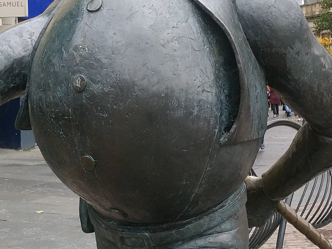 Desperate Dan Statue-敦提必去景点
