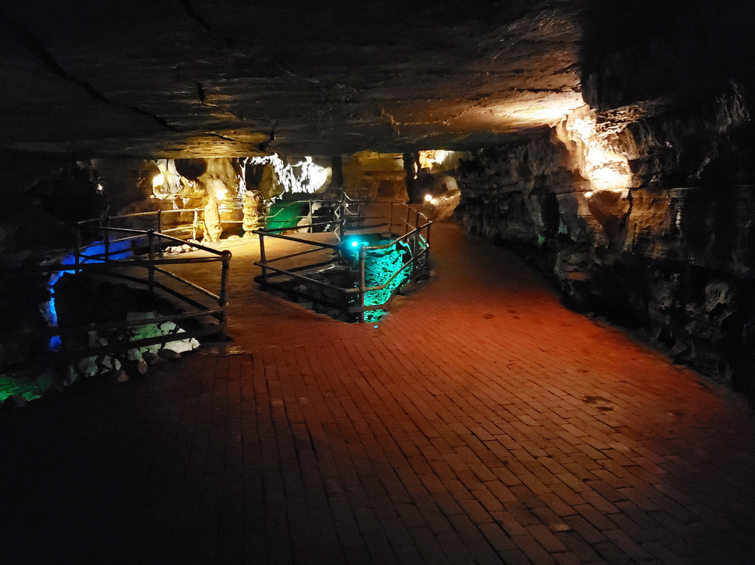 Howe Caverns景点图片