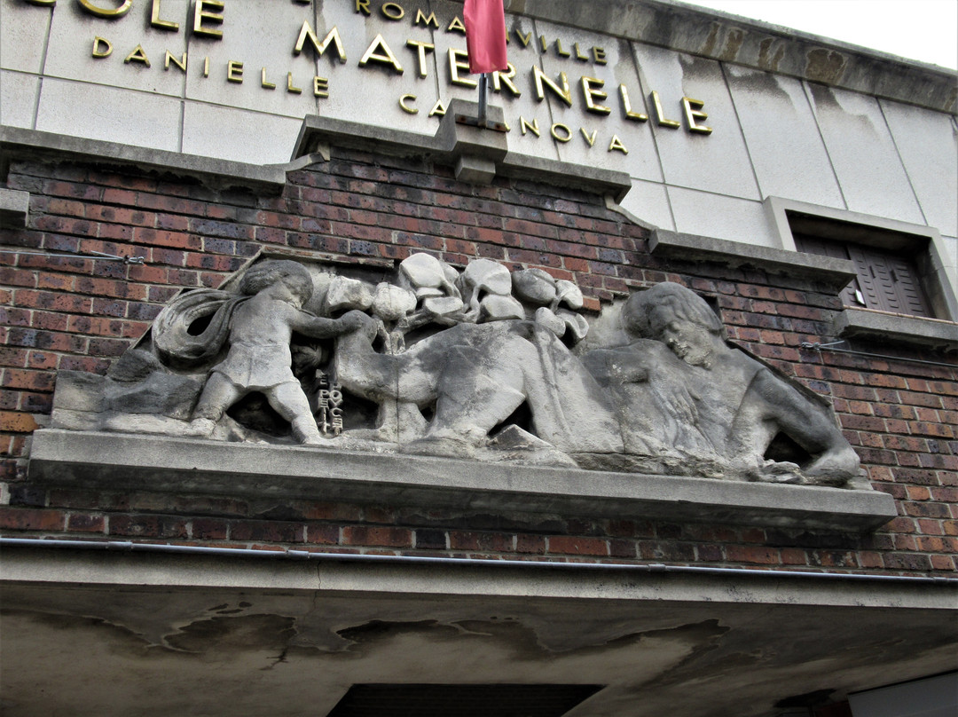 Bas-relief "Le Conte du petit Poucet"-Romainville必去景点