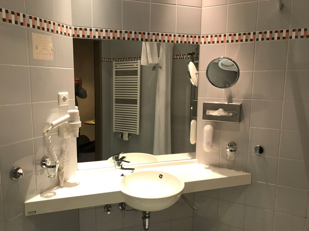 Warias Hotel & Restaurant主图