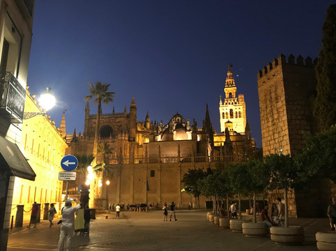 Zoom Guide-塞维利亚必去景点