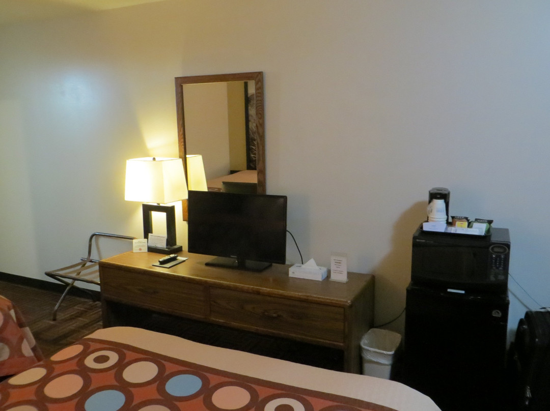 Super 8 by Wyndham Wall主图