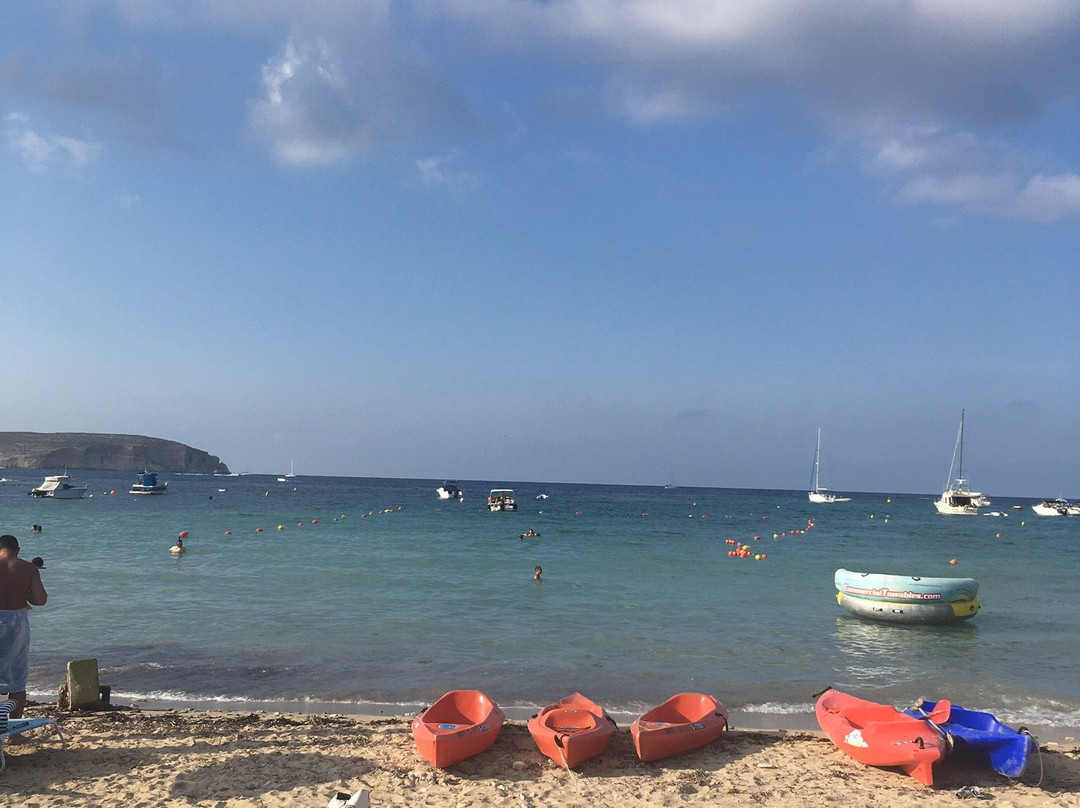 Armier Bay Beach景点图片