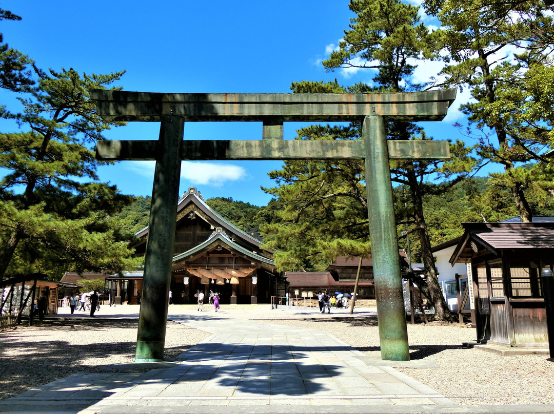 Izumo Taisha Shrine Bronze Torii-出云市必去景点