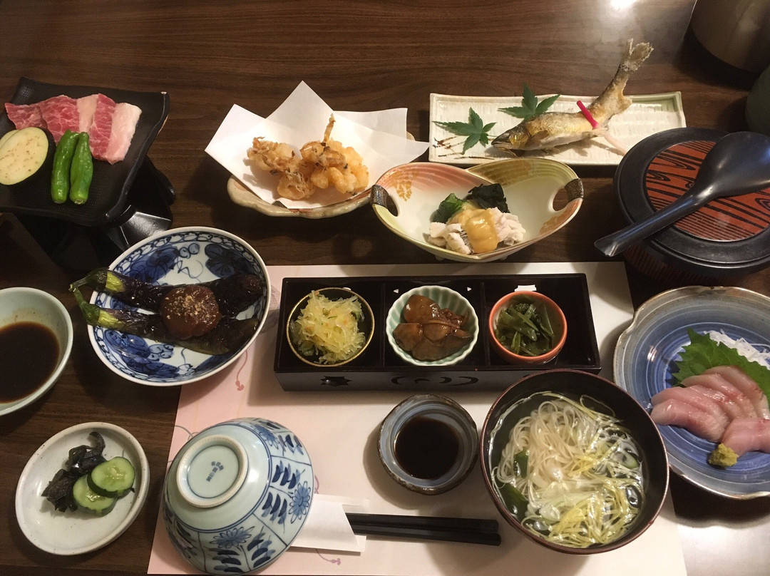 哈拉大雅酒店主图
