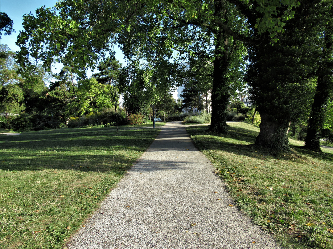 Parc de la Butte-du-Chapeau-Rouge-巴黎必去景点