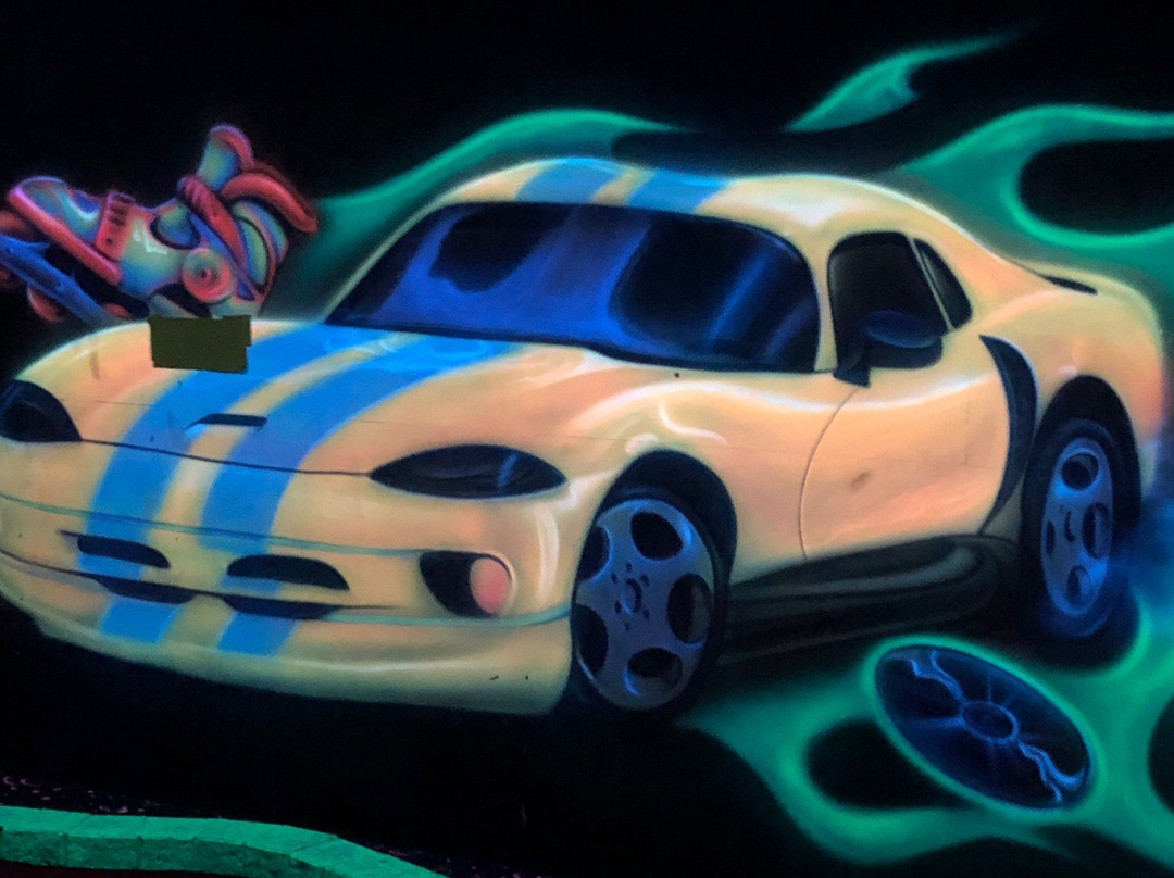 Putz n Glo Black Light Mini Golf-拉皮德城必去景点