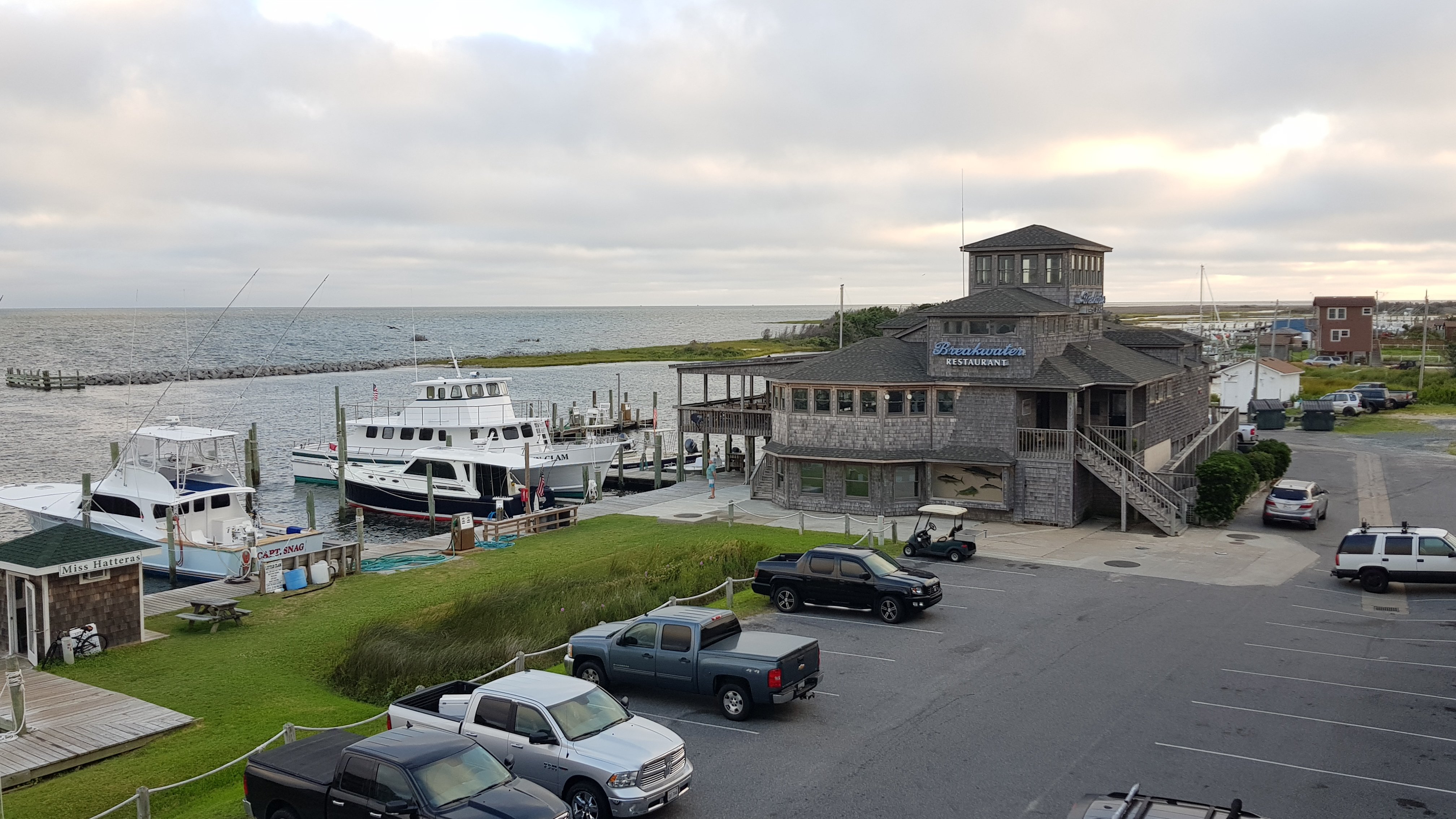 The Breakwater Inn-官方