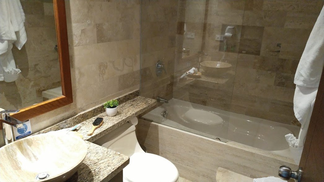 Ilalo Garden Hotel & Restaurant-浴室