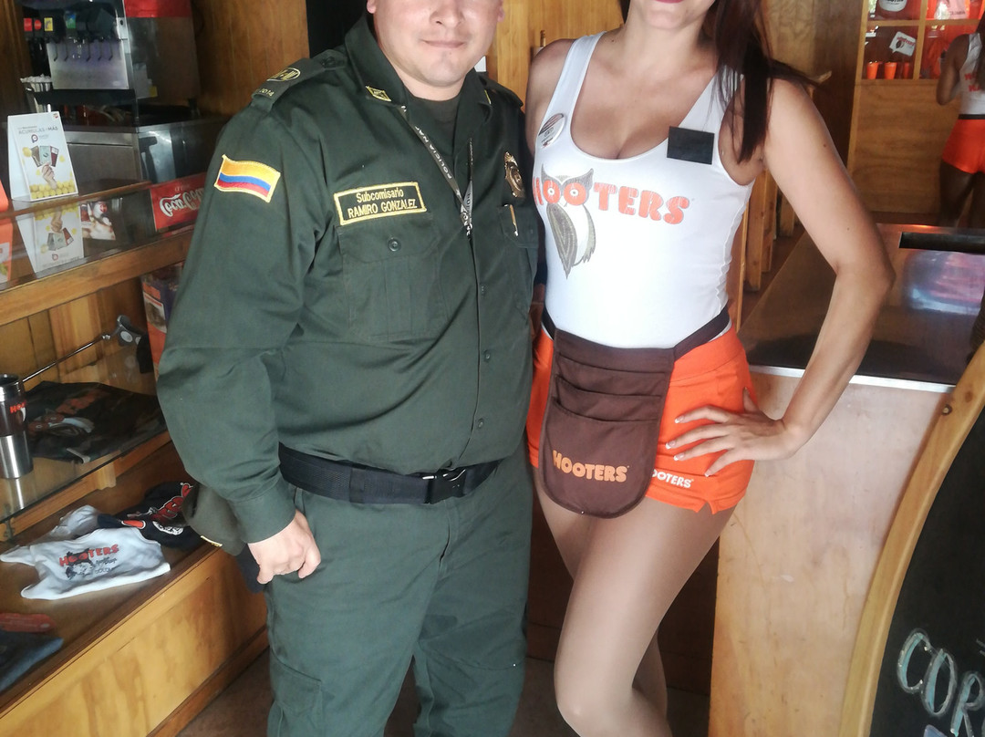 Hooters Cali