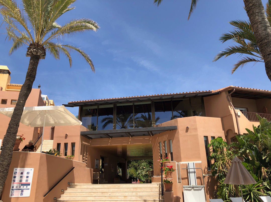 瓜达米纳水疗与高尔夫度假酒店主图