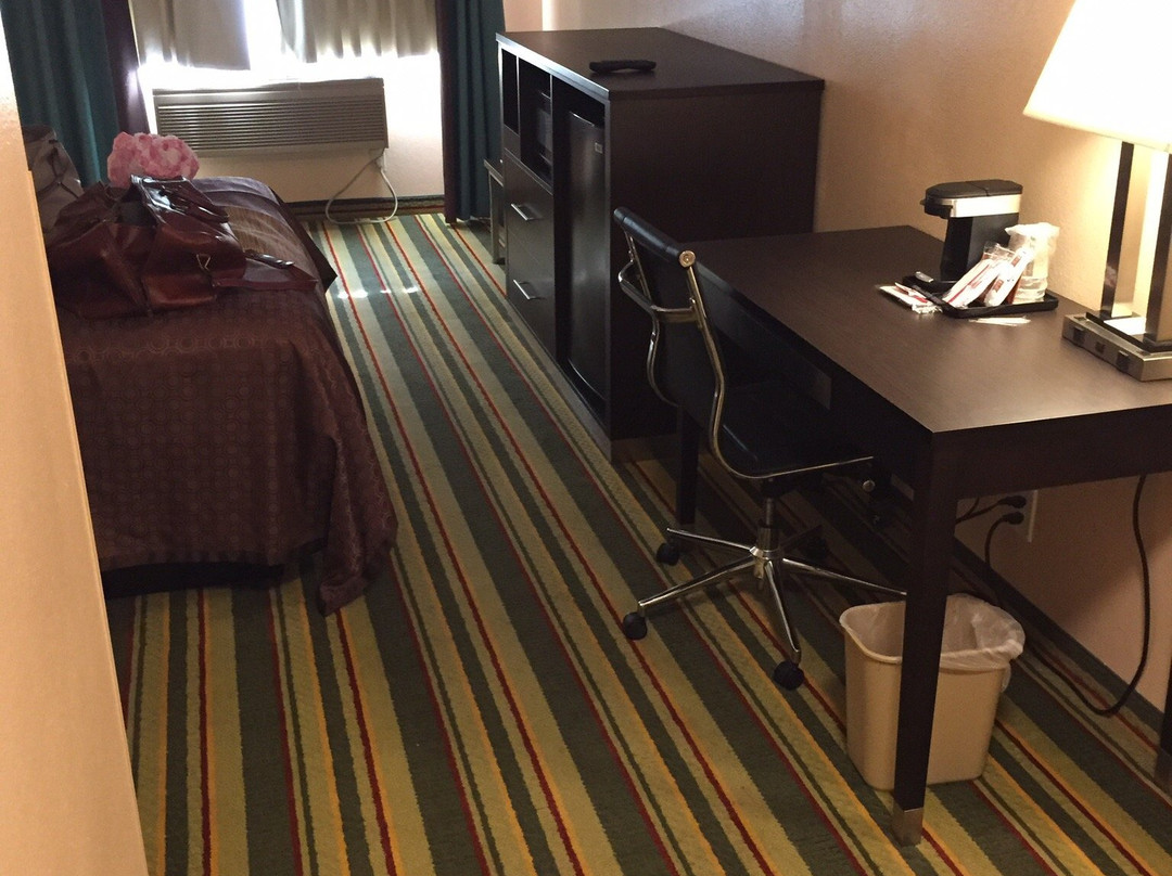 奇科速8酒店主图