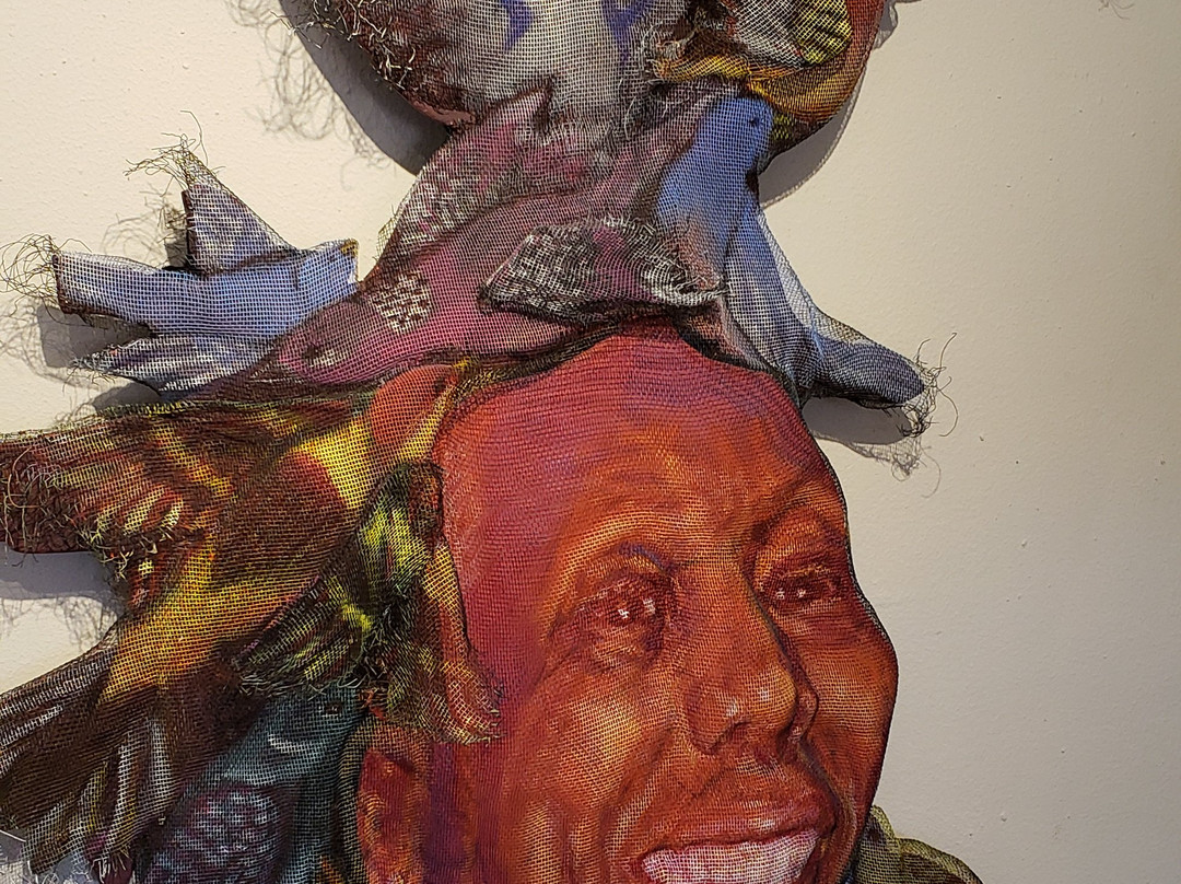 The Glass Outhouse Art Gallery-二十九棕榈村必去景点