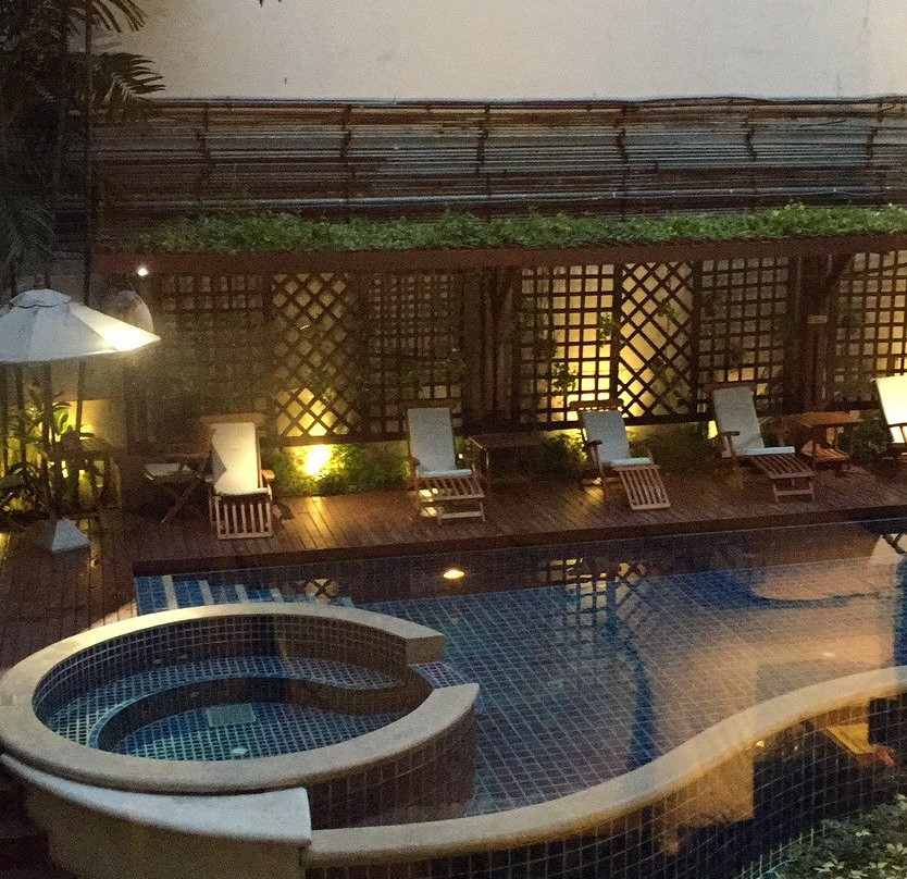 是隆塞琳酒店主图