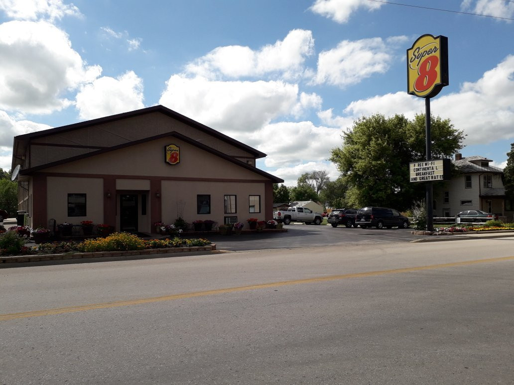 Super 8 by Wyndham Wall主图