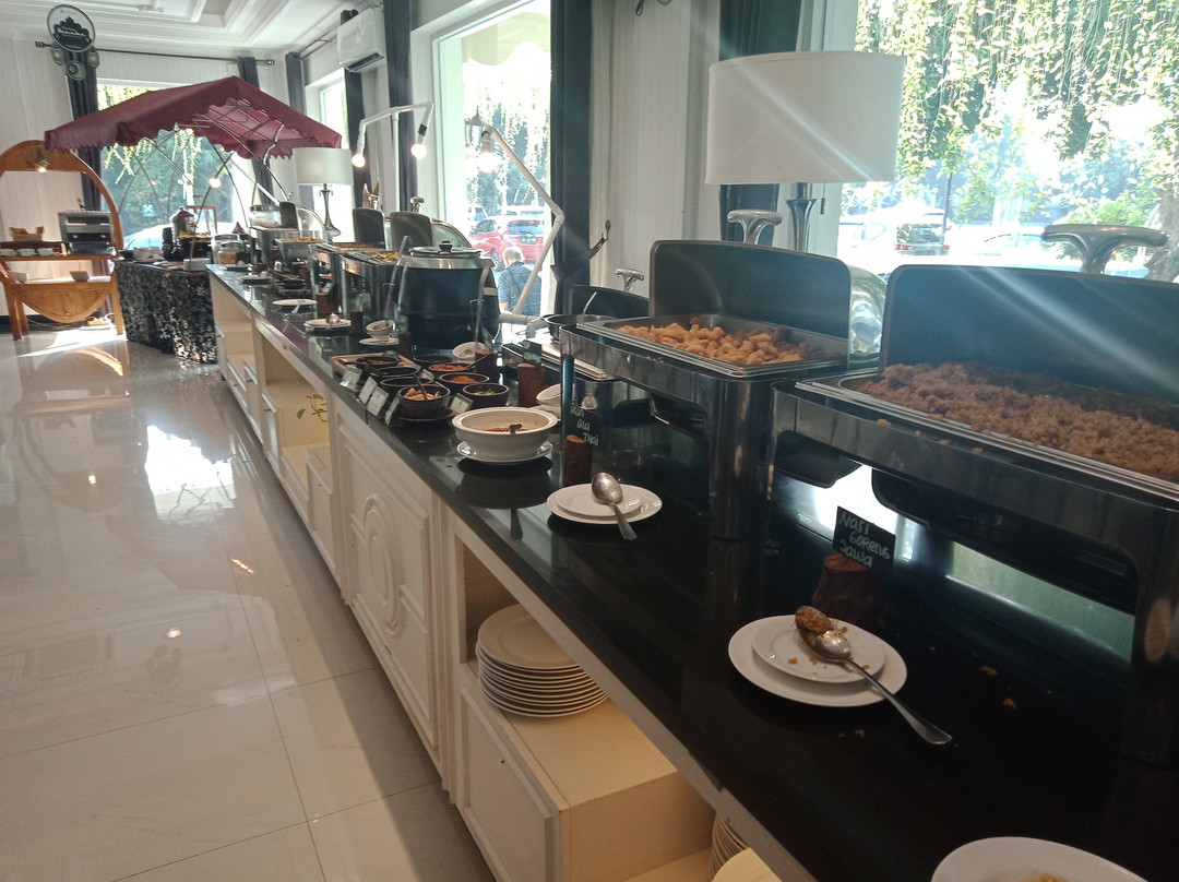 Adhiwangsa Hotel And Convention Solo主图