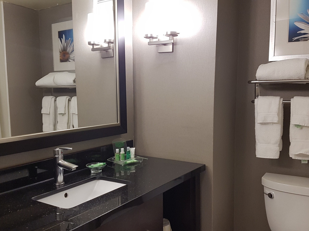 DoubleTree by Hilton Pointe Claire Montreal Airport West主图