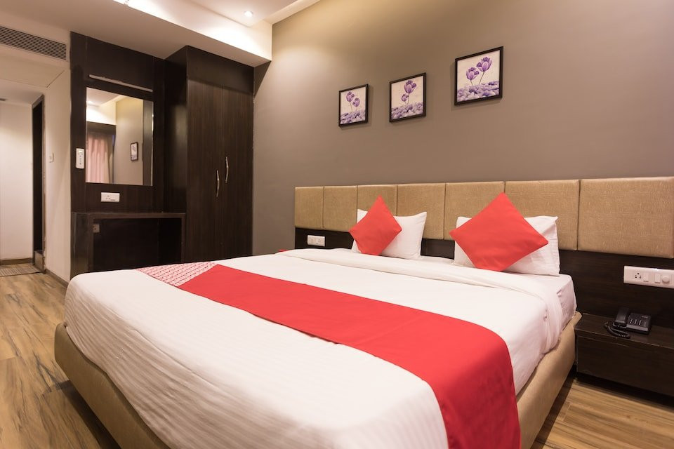 OYO 13012 HR 绿地酒店主图