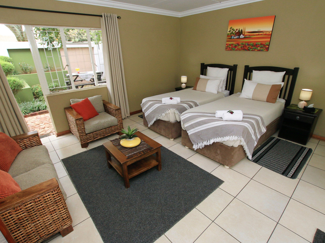 Summer Garden Guest House (Urban Jungle)主图