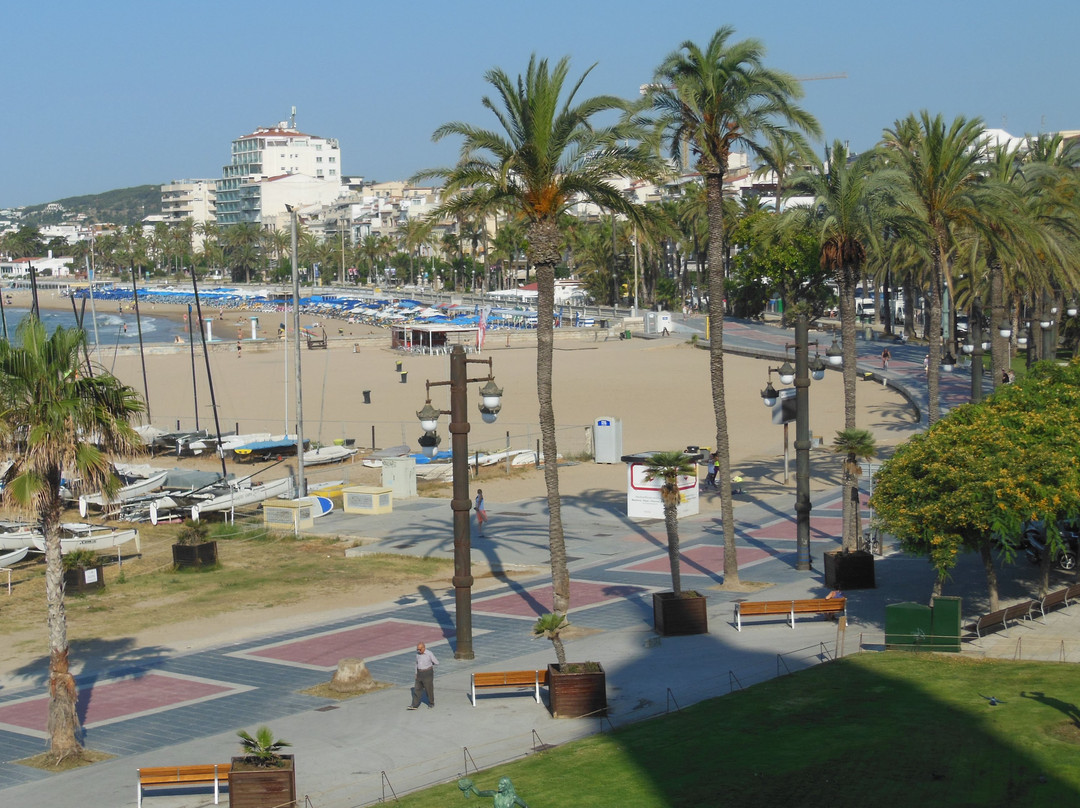 Platja de la Ribera-锡切斯必去景点