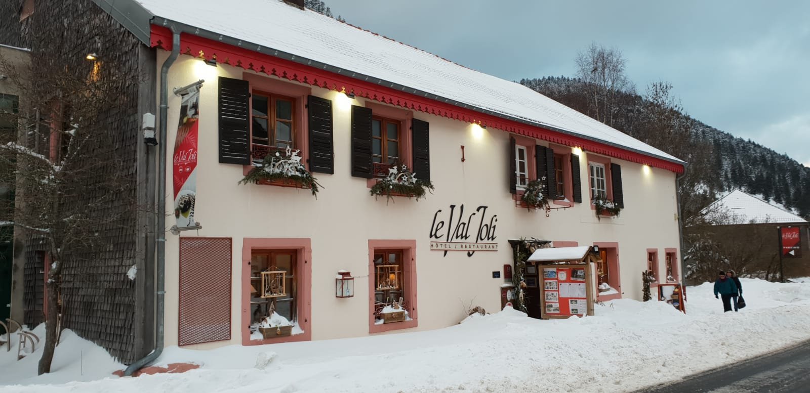 Le Val Joli Hôtel Restaurant-浴室