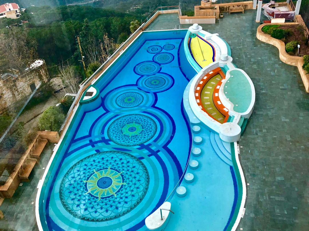 格朗德山丘水疗酒店主图