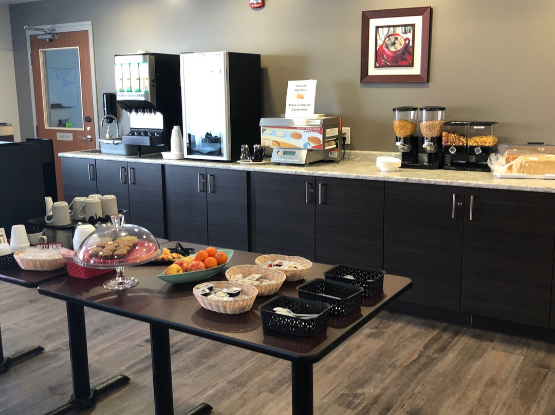 Roadhouse 52 Inn & Suites主图