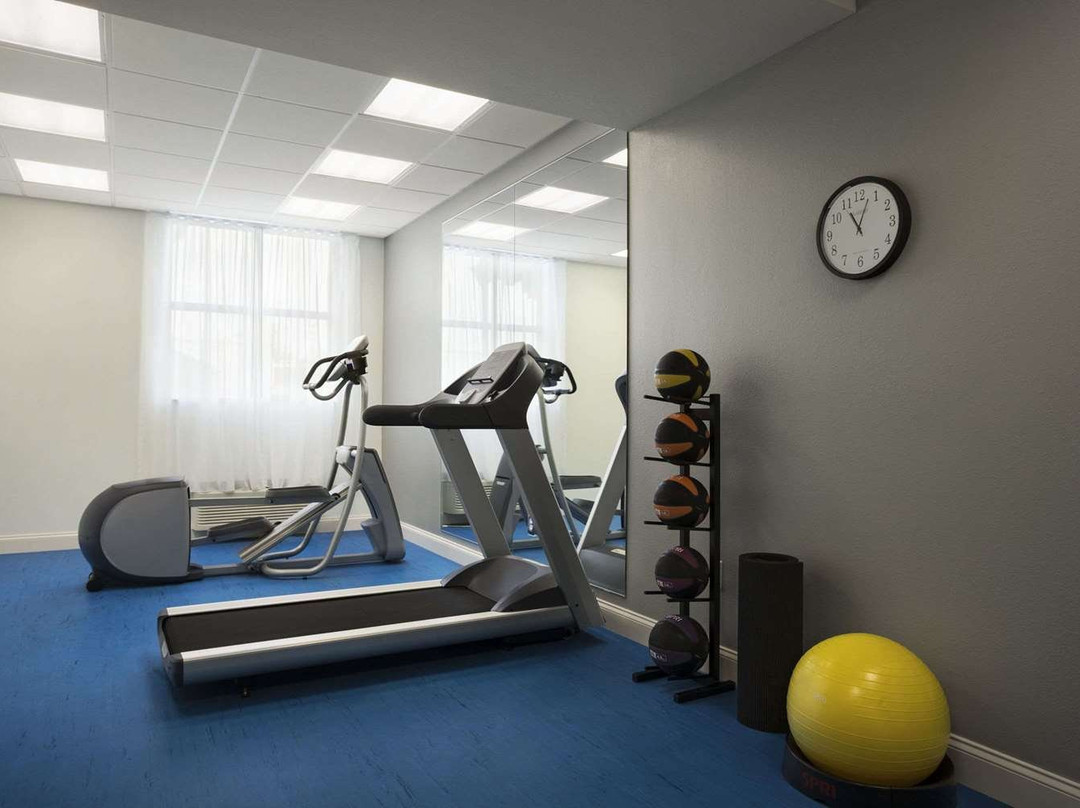 Days Inn & Suites by Wyndham Belmont主图