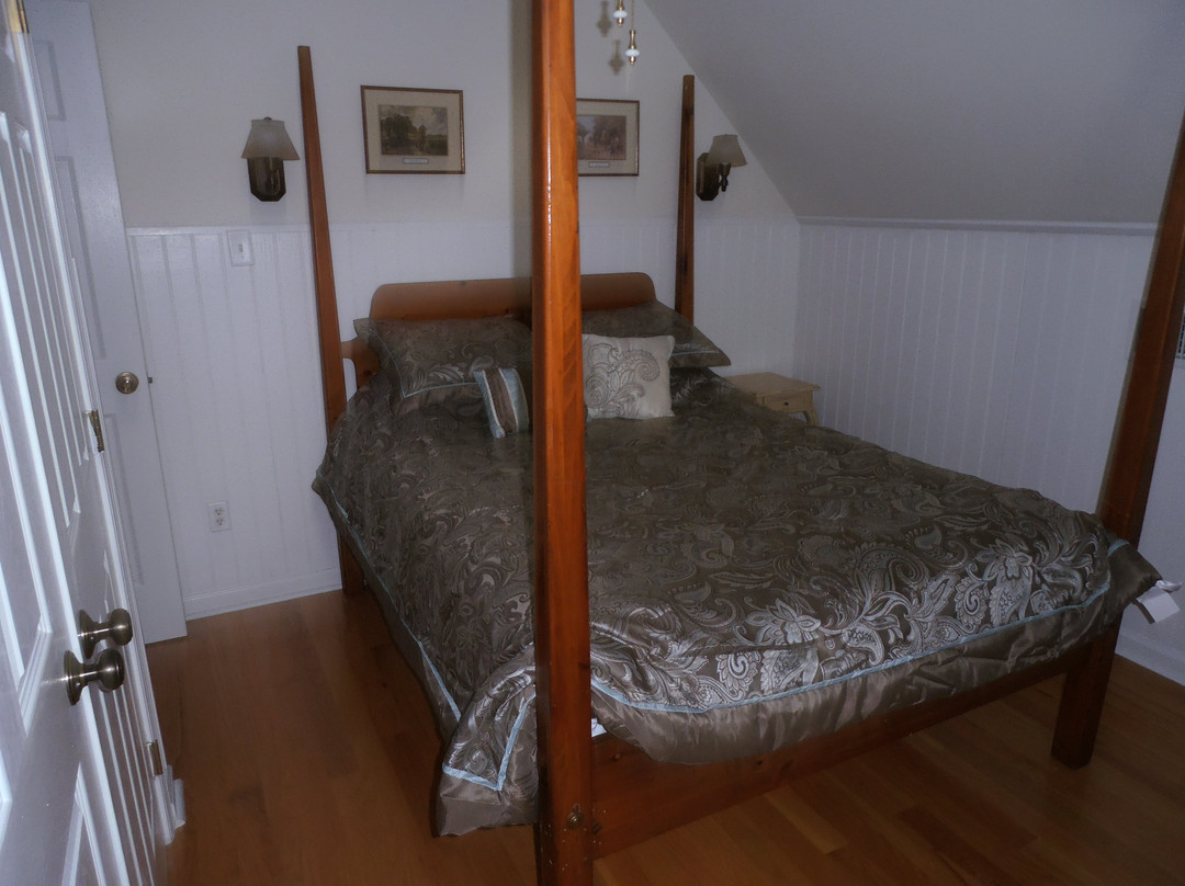 Tudor Oaks Inn主图