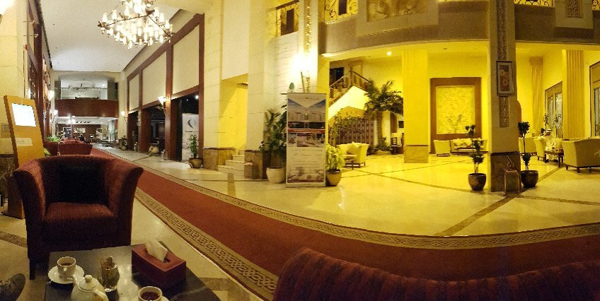 华美达酒店主图