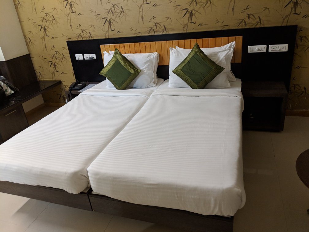 尤拉吉酒店主图