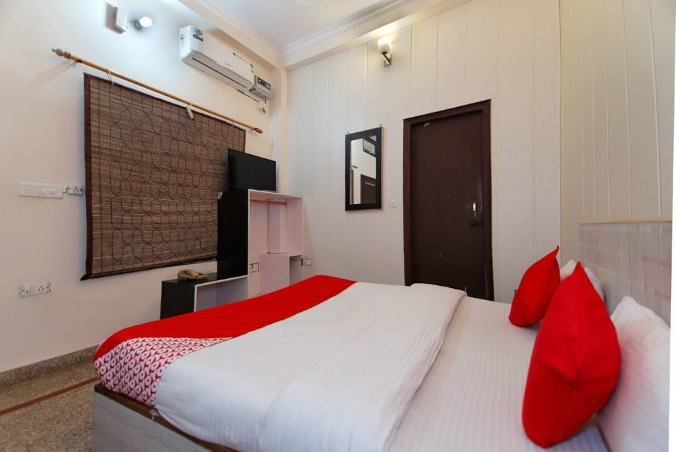 OYO 8988 Radha Krishna Guest House主图