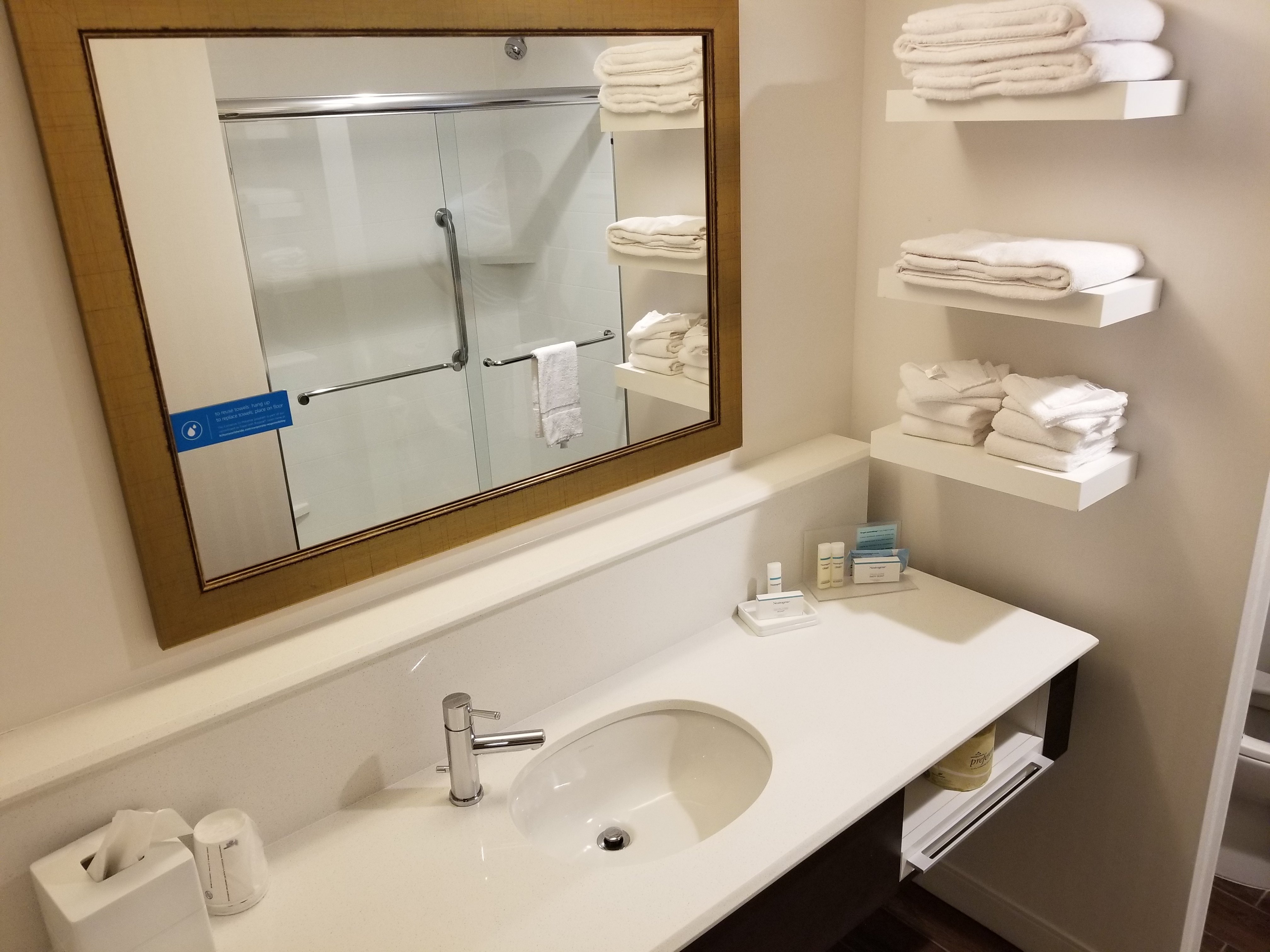 Hampton Inn And Suites Newport/cincinnati-浴室
