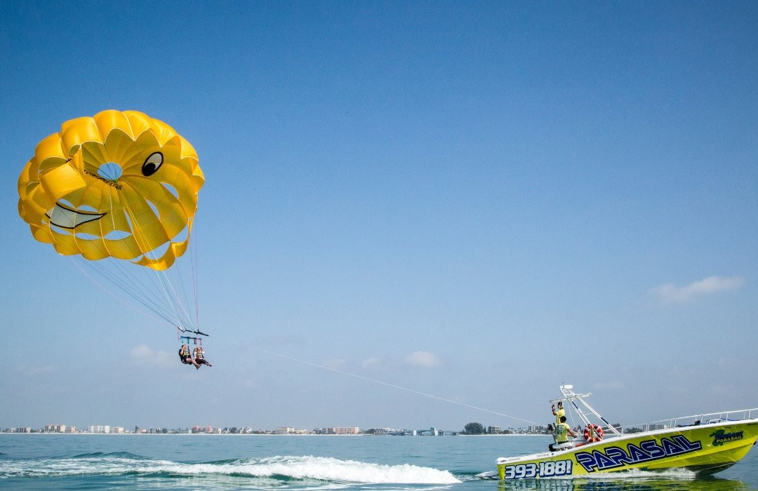 Gators Parasail景点图片