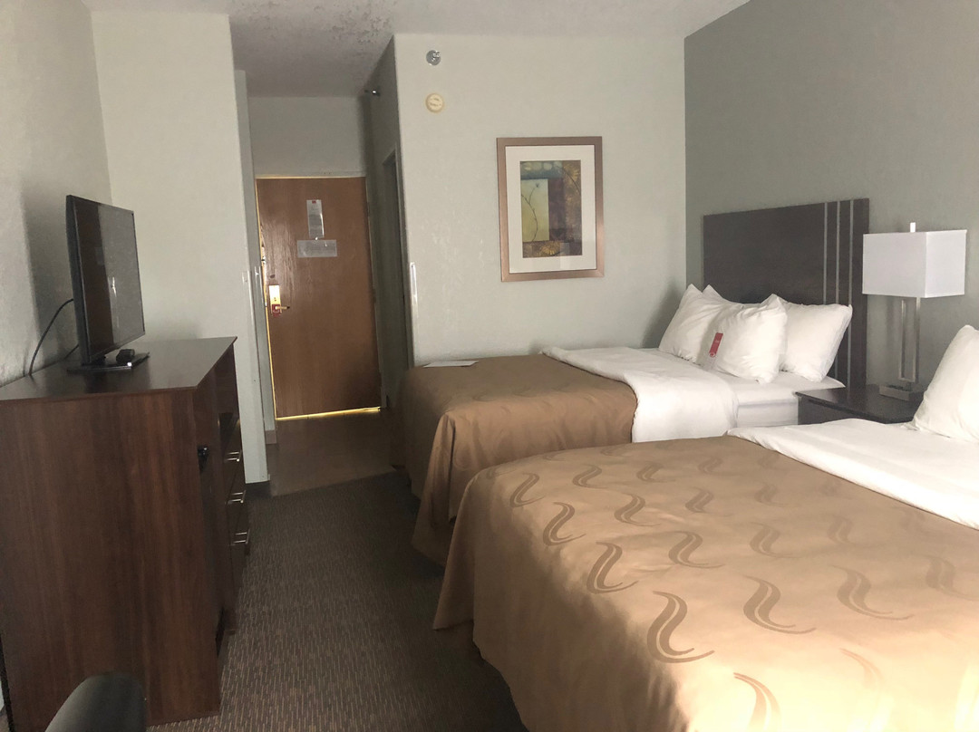 Quality Inn & Suites West主图