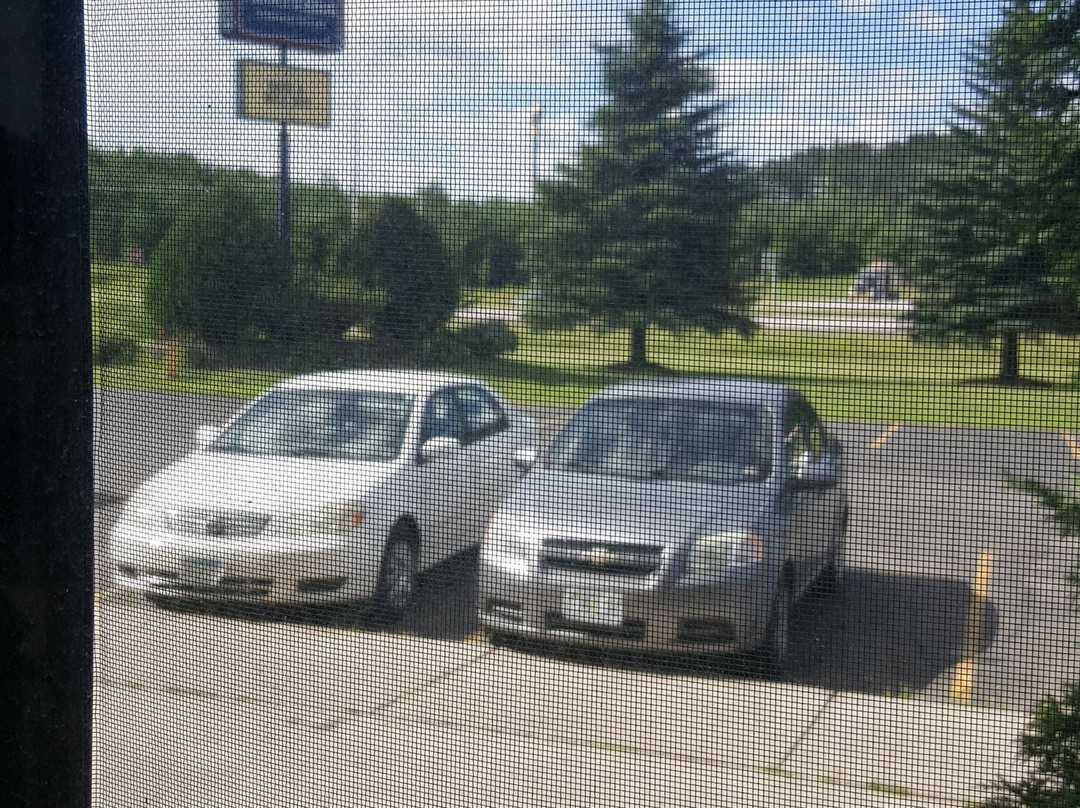 First American Hotel & Suites主图