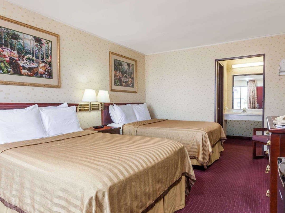 Travelodge by Wyndham Seymour主图