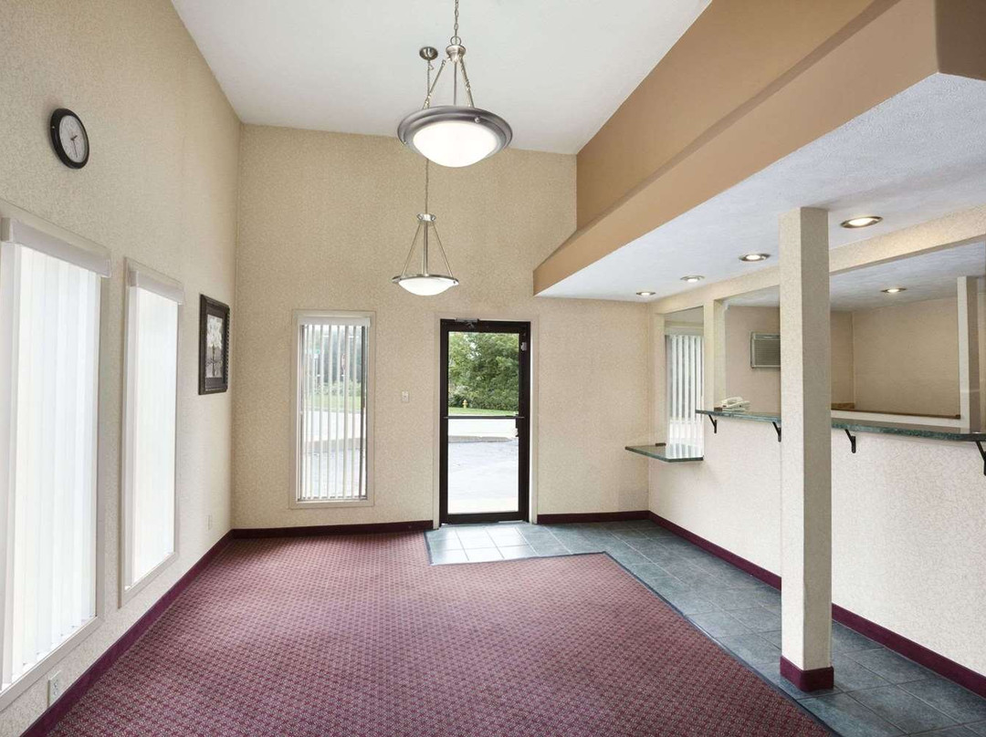 拉波特/密歇根城地区Travelodge by Wyndham酒店主图