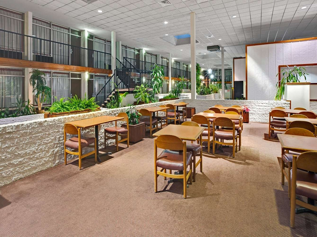 Super 8 by Wyndham Norman主图