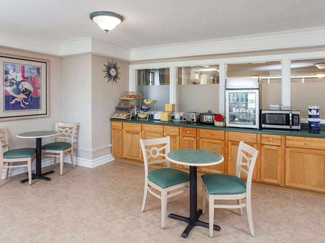 Days Inn & Suites by Wyndham Arlington Heights主图