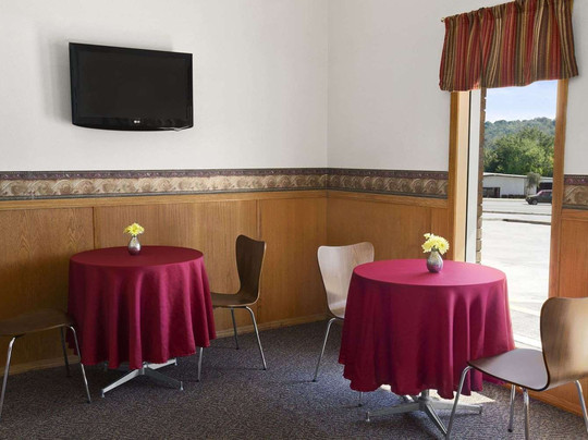 Super 8 by Wyndham Batesville主图