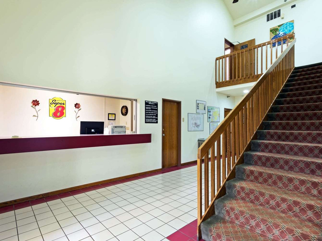 伊利诺斯州迪卡尔布速 8 酒店主图