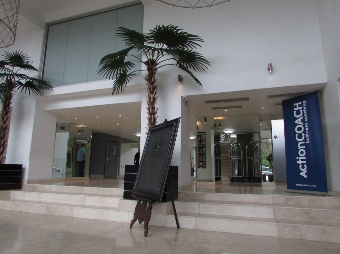 贝莱尔套房酒店主图