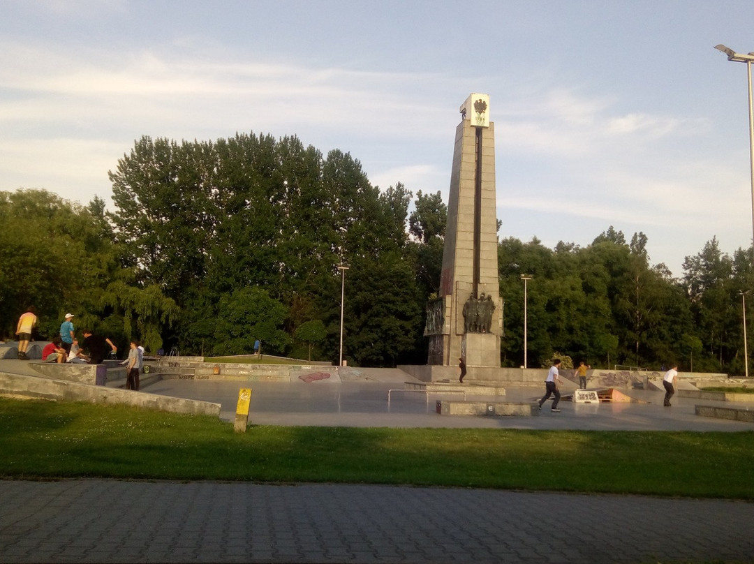 Monument of the Mining Effort-卡托维兹必去景点
