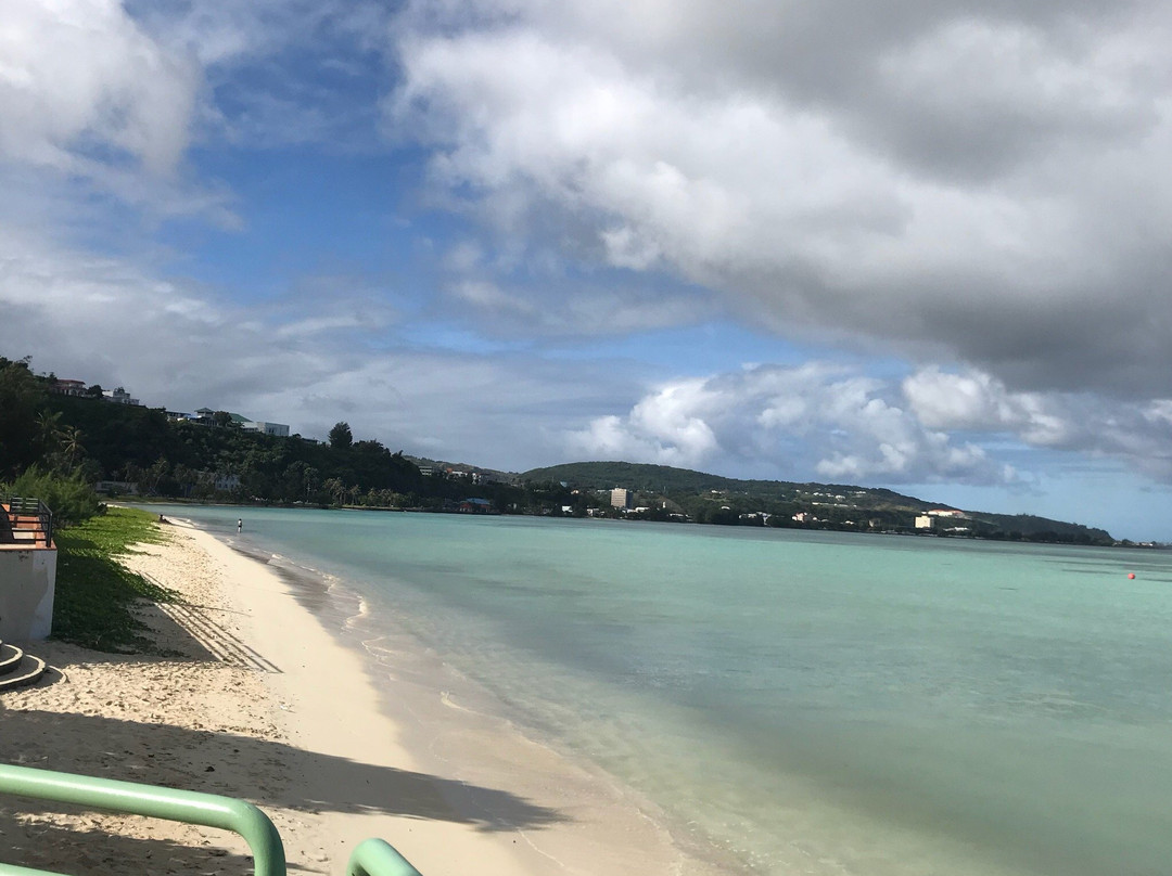 阿鲁彭海滩塔酒店主图