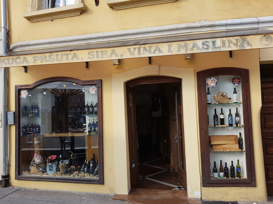 Kuća pršuta, sira, vina i maslina